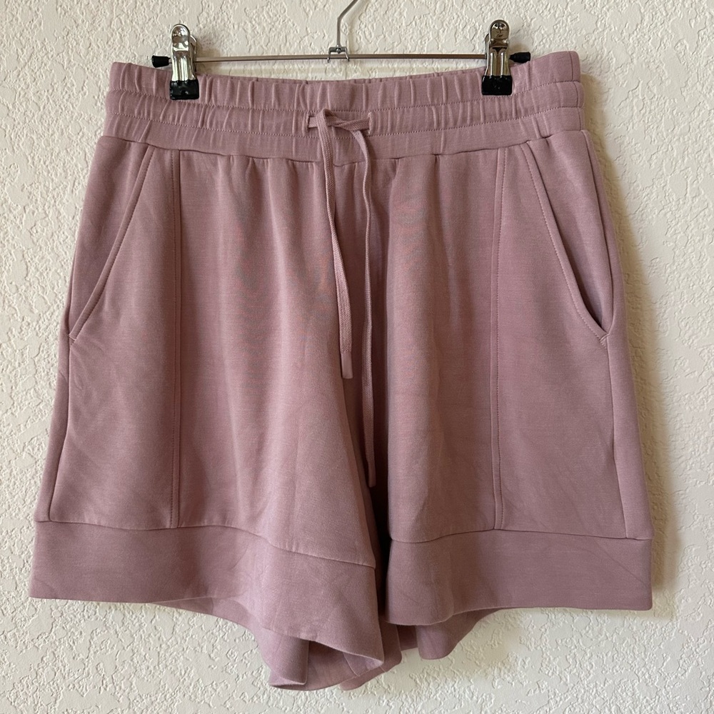 Varley Dusty Mauve Athletic Shorts Size Medium